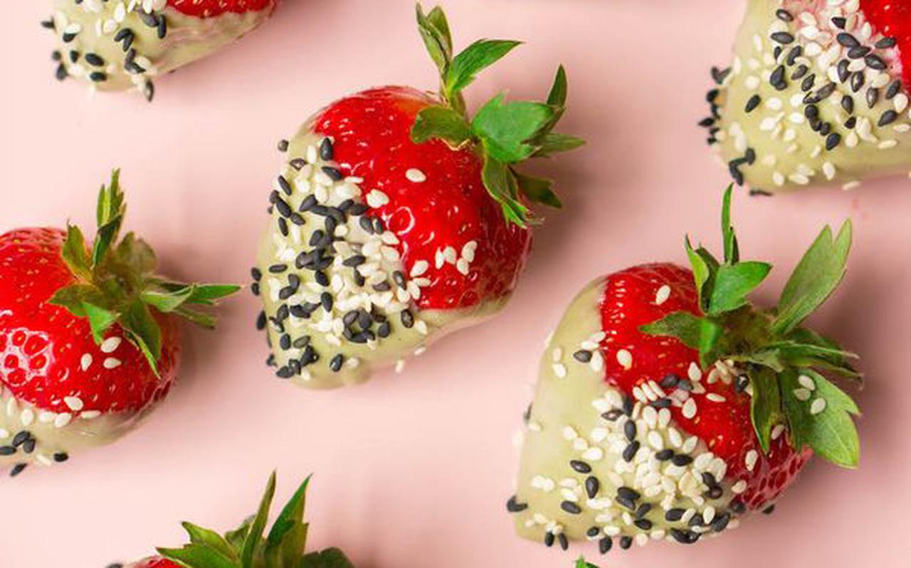 Chocolade aardbeien met matcha. Chocolade aardbeien met matcha.