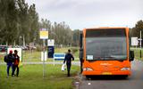 De speciaal voor vluchtelingen ingezette asielbus rijdt nu een half jaar tussen TerApel en Emmen.       