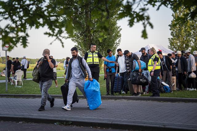 Emmen zegt ‘nee’ tegen tijdelijke crisisnoodopvang voor asielzoekers. ‘Ik reed er vanmiddag nog lang