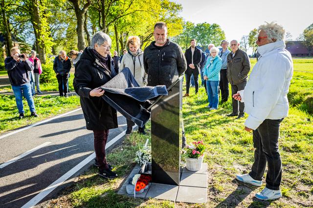 Pieter Raske beschermde Joden en werd verraden. Dochter Tini (81) onthult monument voor hem in Vries
