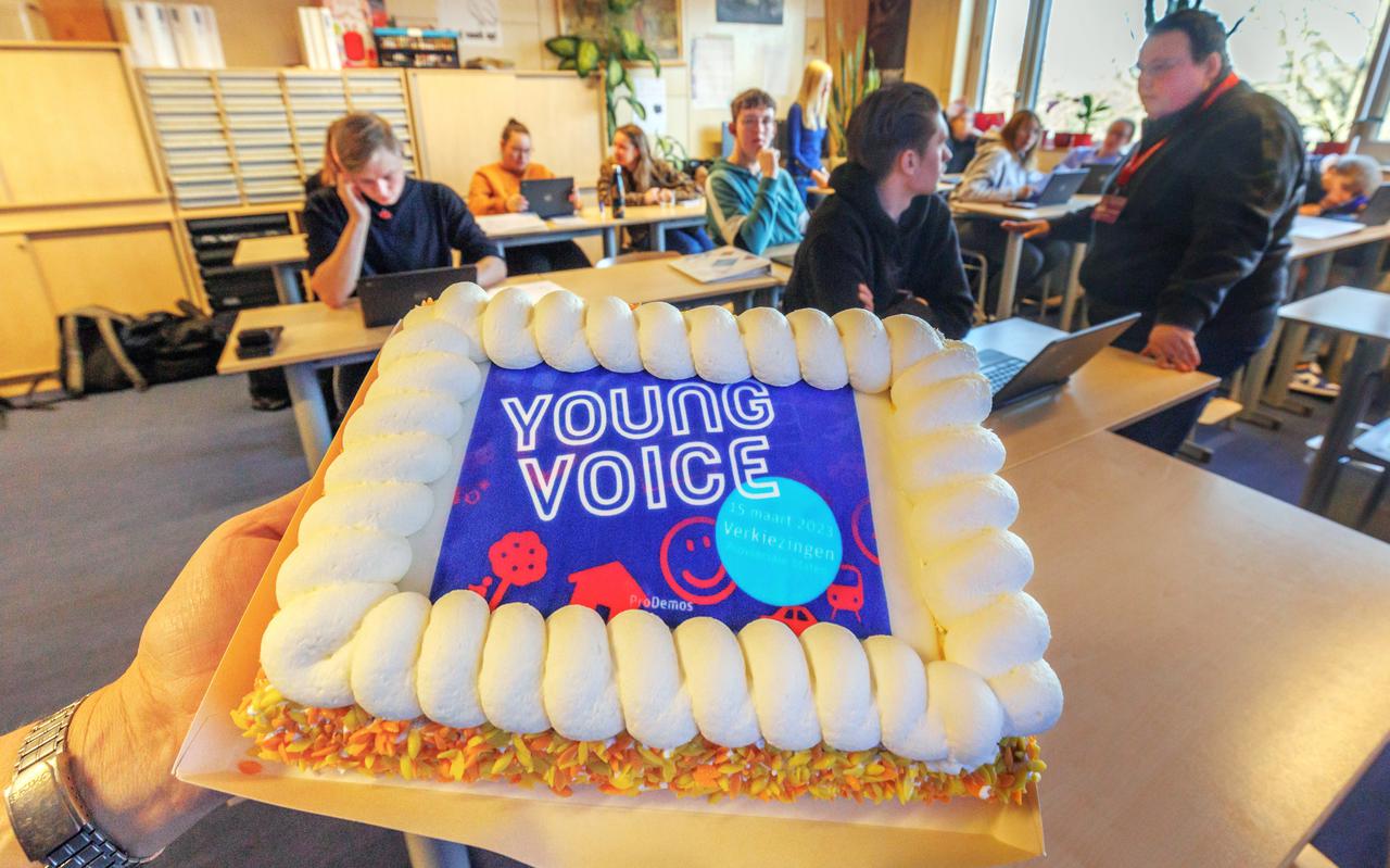 De lancering van de jongerenstemwijzer Young Voice wordt feestelijk gevierd.