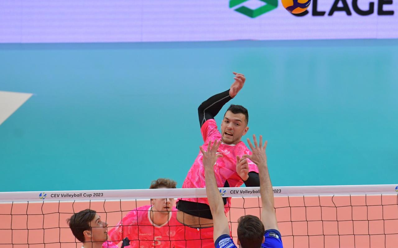 Niels de Vries haalt hard uit voor Lycurgus. Niels de Vries haalt hard uit voor Lycurgus.