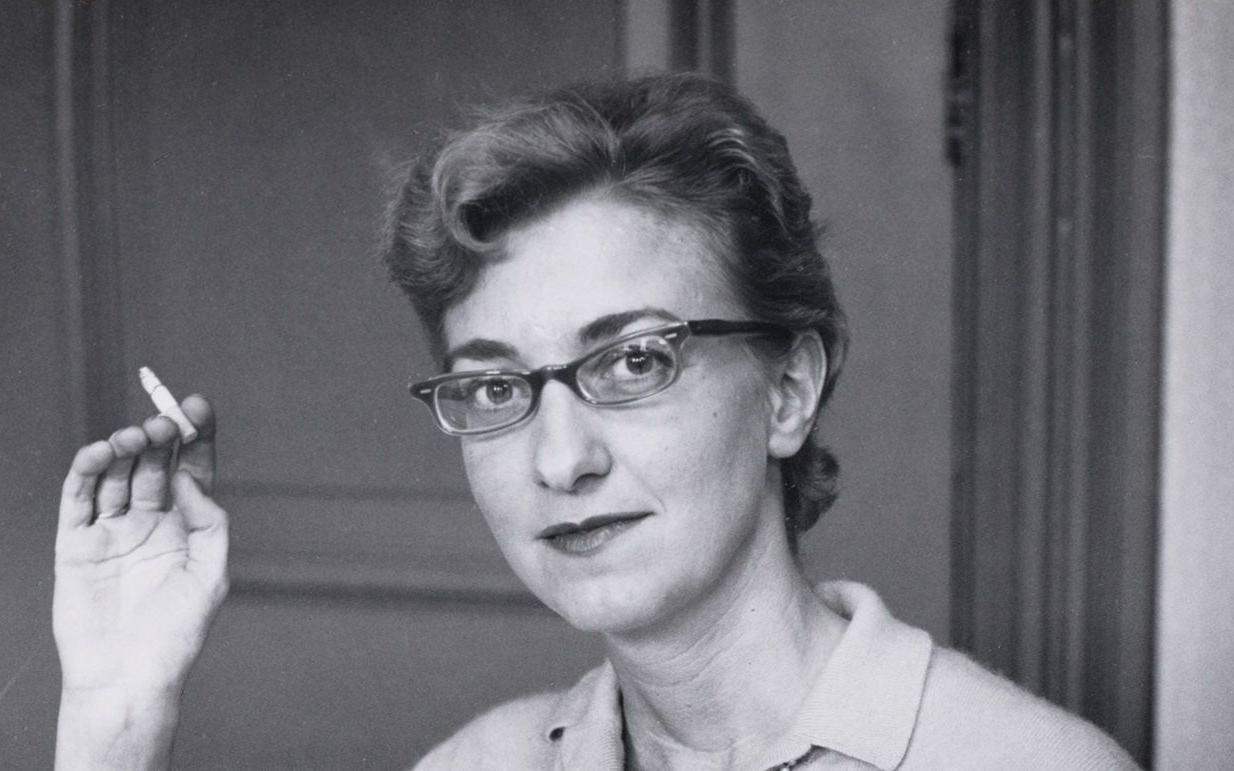 Ellen heette eigenlijk Pietronella en ze droomde ervan balletdanseres te worden, maar uit geldgebrek