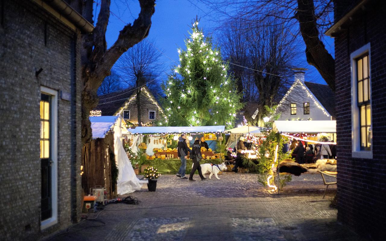 De kerstmarkten zijn dit jaar weer populair. De kerstmarkten zijn dit jaar weer populair.