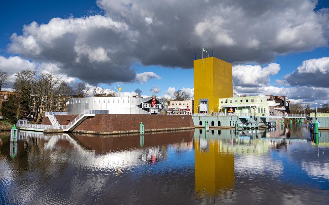 Het Groninger Museum is een toeristische publiekstrekker van jewelste, maar ook buiten 'Pronkjewail' Stad valt nog een rijke 'Golden Raand' te ontdekken. Het Groninger Museum is een toeristische publiekstrekker van jewelste, maar ook buiten 'Pronkjewail' Stad valt nog een rijke 'Golden Raand' te ontdekken.