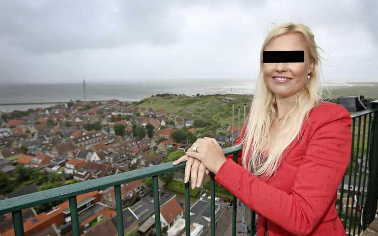 Nicolette van B. wordt ervan verdacht de vrouw en minderjarige dochter van haar ex-minnaar te hebben lastiggevallen.