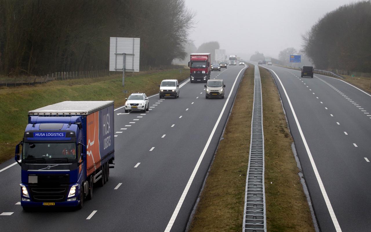 Provinciale weg N33 tussen Assen en Eemshaven. Provinciale weg N33 tussen Assen en Eemshaven.