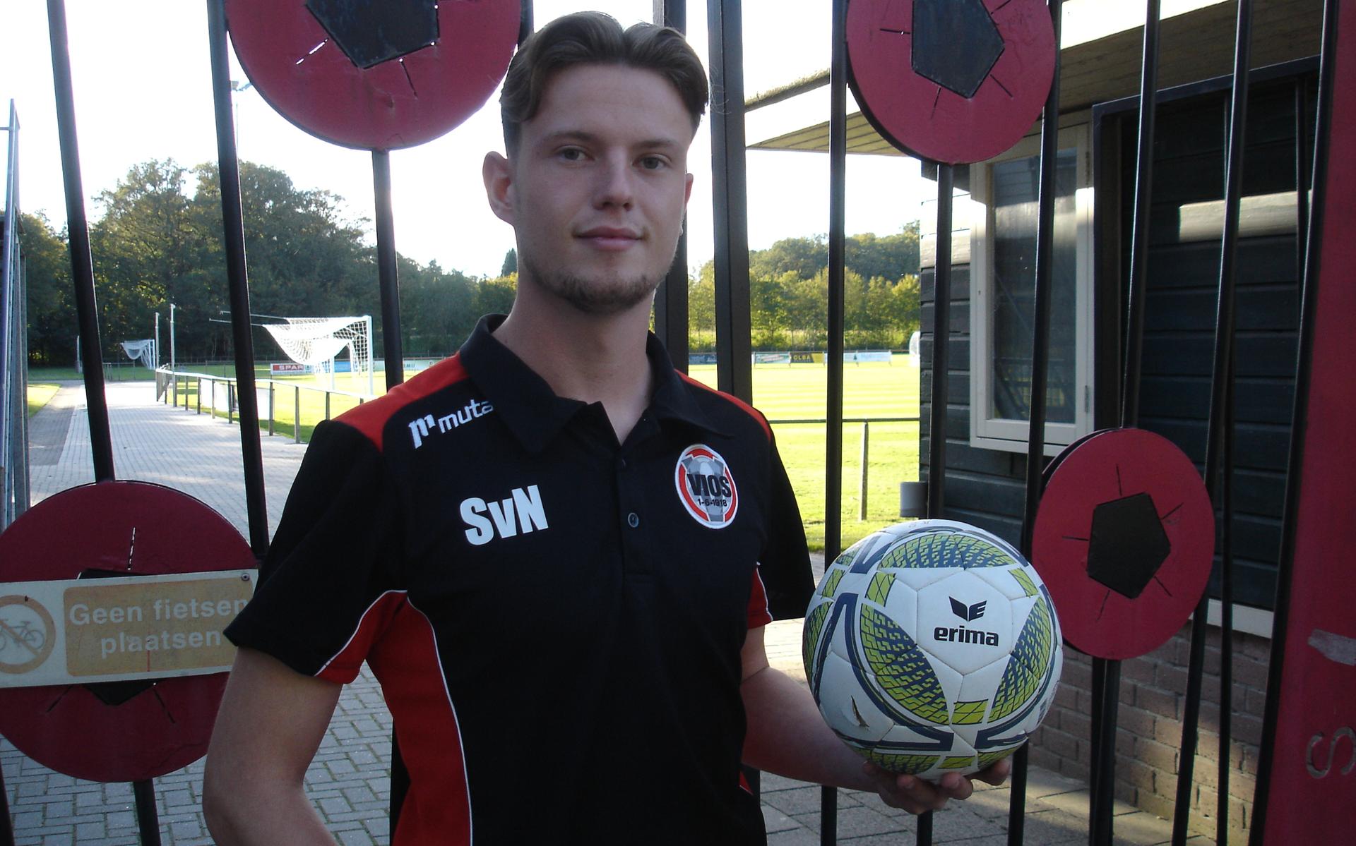 VIOS (O)-aanvaller Stijn (21) is na zijn hattrick tegen JVV helemaal los. 'Dit was nog maar het begi