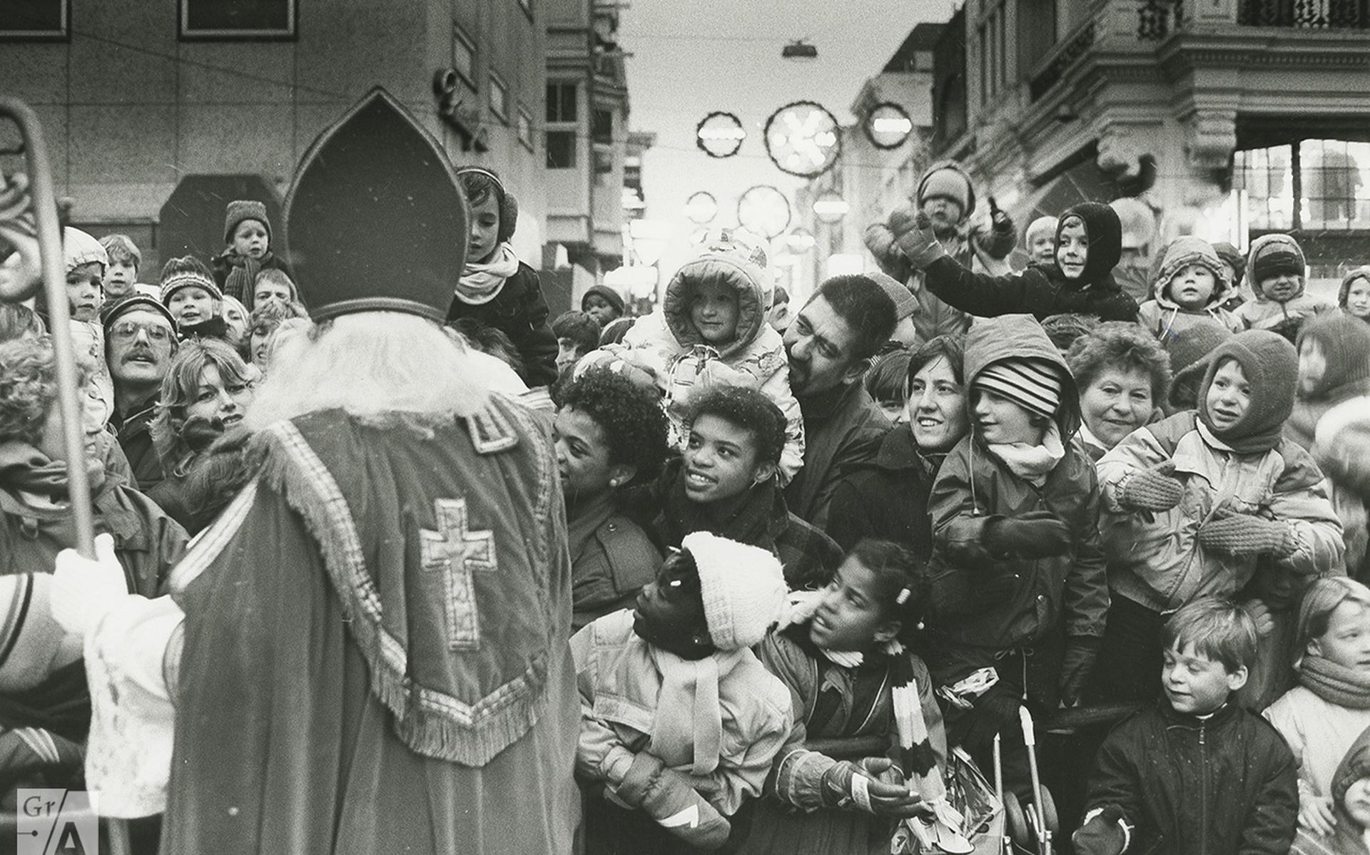droogte gesloten Bisschop In 1984 ging de Sint van Noorderhaven naar de Herestraat. 'Zet je schoen  maar klaar en doe je best', schreef Sinterklaas op de ansichtkaart voor een  paar honderd jongelingen - Dagblad van
