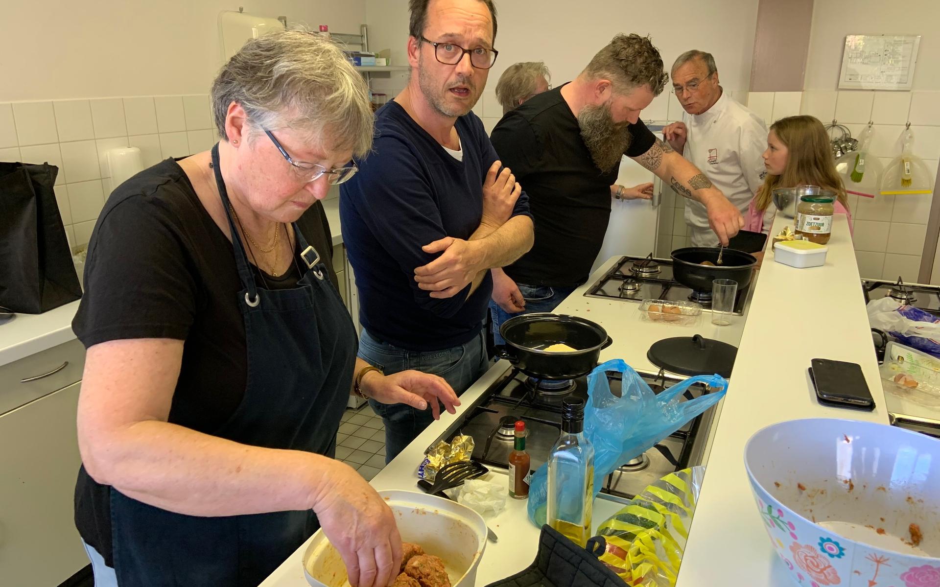 Wie maakt de beste gehaktbal van de Wijk en mag zich een jaar lang de ‘beste ballenbakker’ noemen? Op zaterdag 8 april strijden Wiekers tegen elkaar om de ‘gouden braadpan’ tijdens de gehaktballenwedstrijd in dorpshuis De Wijk.