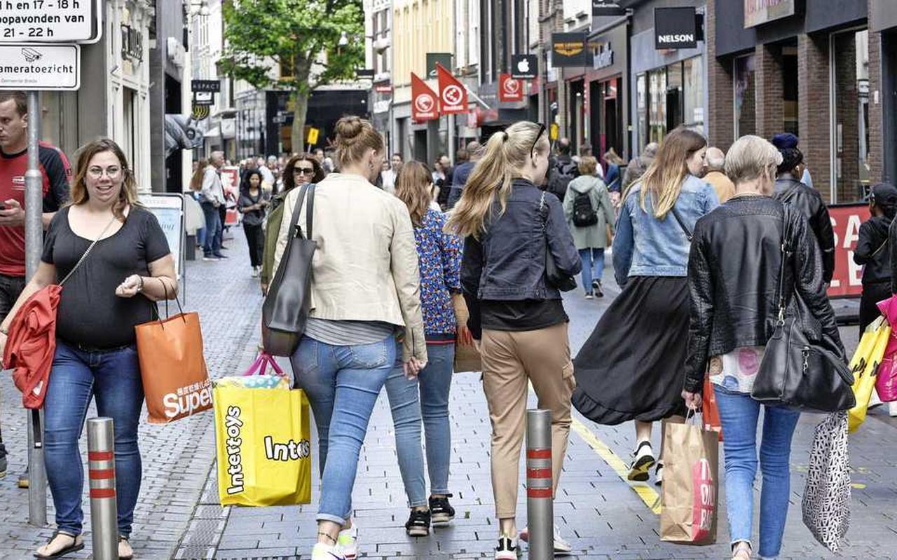 Nu de meeste coronabeperkingen zijn losgelaten, geven consumenten weer uit. Nu de meeste coronabeperkingen zijn losgelaten, geven consumenten weer uit.
