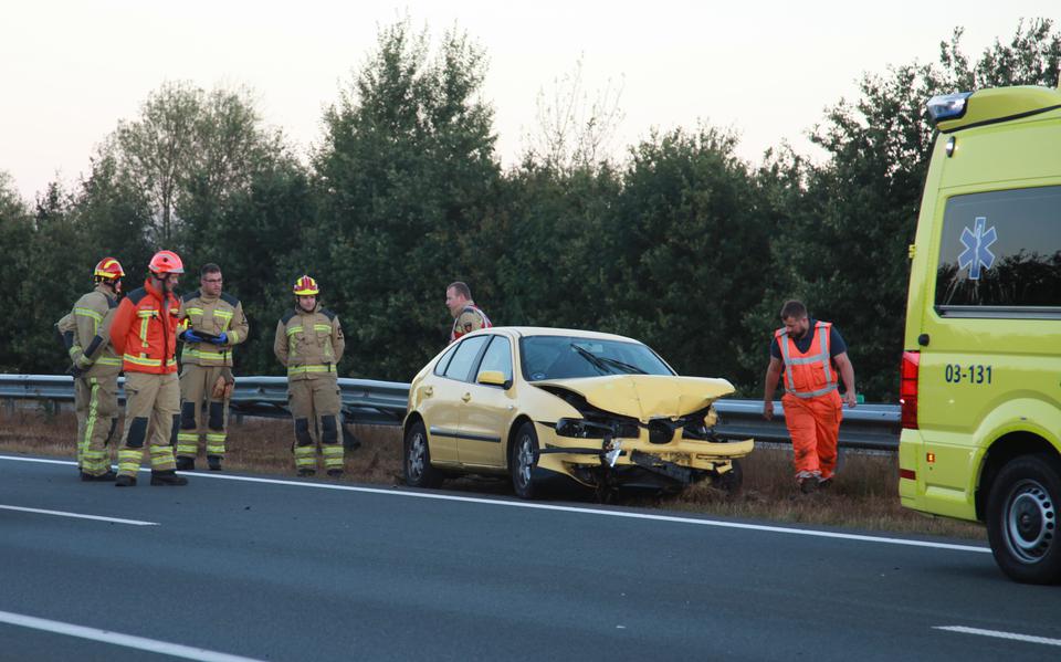 Automobilist gewond door aanrijding door tankwagen op snelweg bij Klazienaveen.