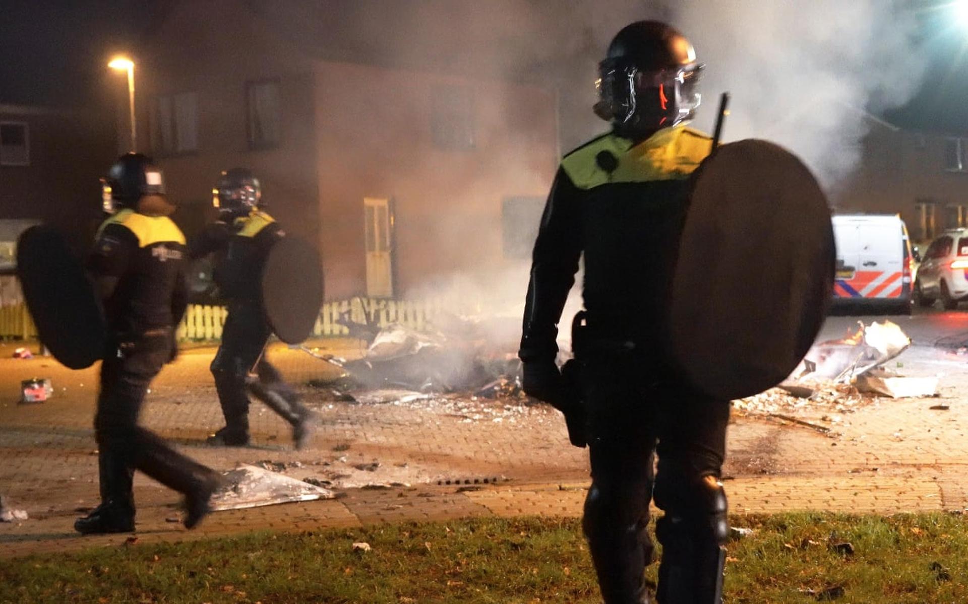 ME voert charges uit in Bovensmilde, ook onrustig in Elim - Dagblad van het Noorden