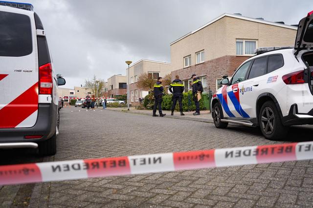 De politie doet onderzoek naar de woningoverval.