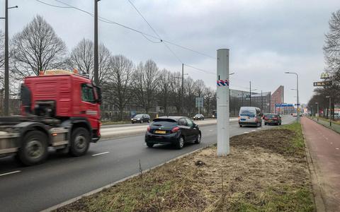 Voorbeeld van een flitspaal (op de Europaweg in Groningen).