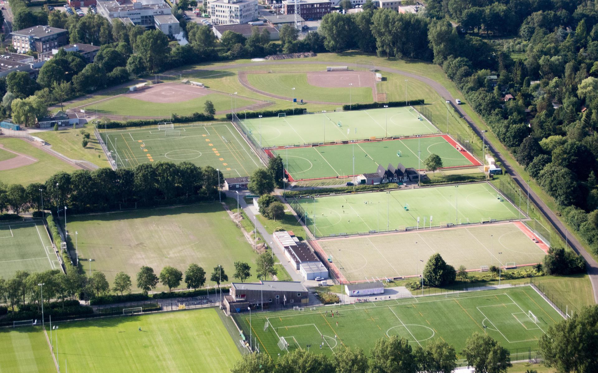 FC Groningen en de voetbalclubs op sportpark Corpus den Hoorn zijn over de toekomstige verdeling van de velden tot op het bot verdeeld. 