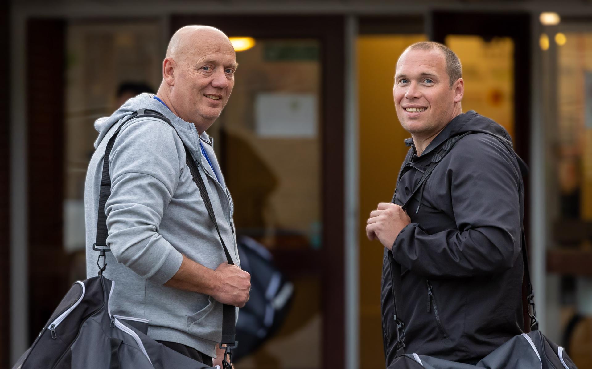 Coach Joop Fiege (links) en Ronald Suelmann wonnen beiden al eens de nationale beker met Hurry-Up.