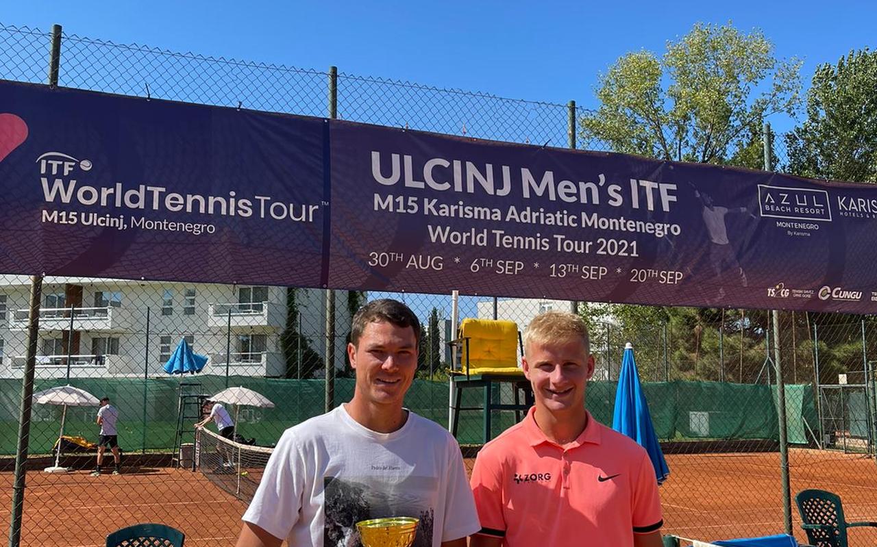 Max Houkes (rechts) en Marat Deviatiarov (Oek) na hun toernooiwinst in Ulcinj Max Houkes (rechts) en Marat Deviatiarov (Oek) na hun toernooiwinst in Ulcinj