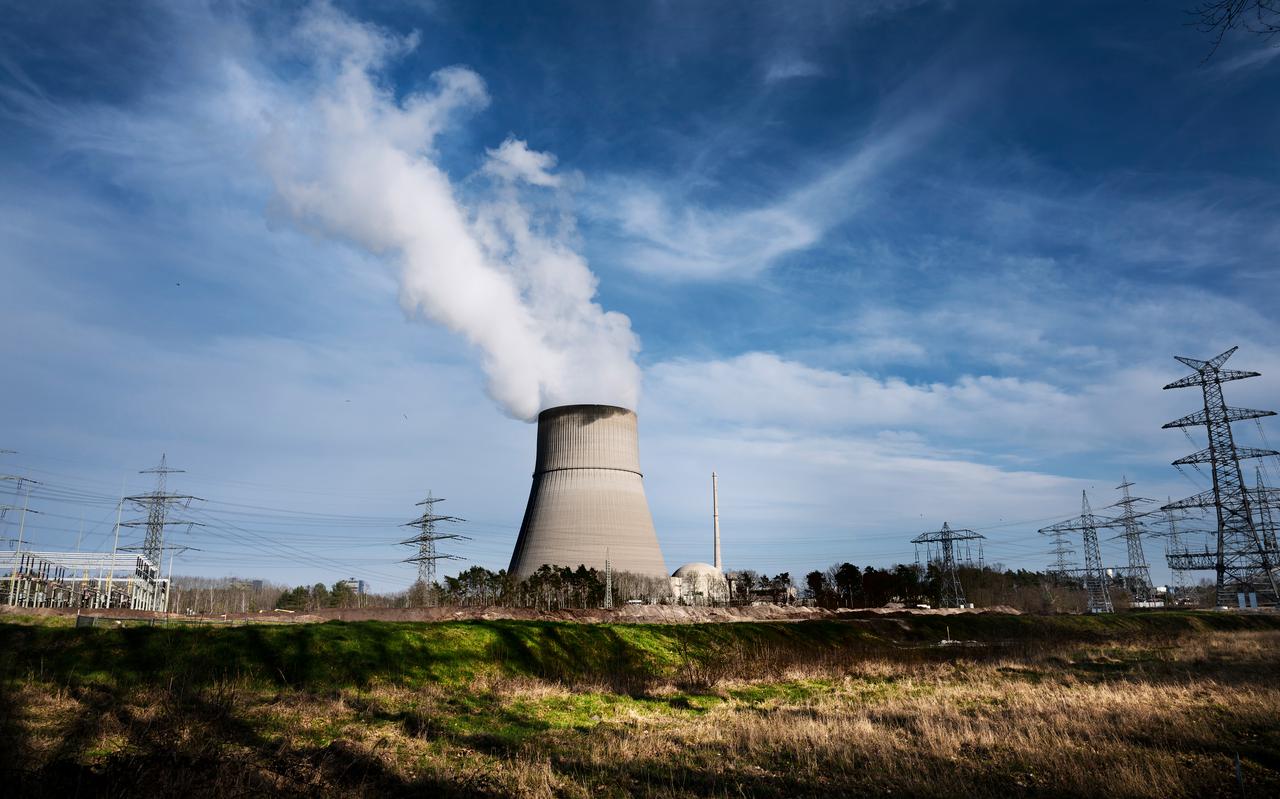 Kerncentrale Emsland (KKE) bevindt zich nabij Lingen in district Emsland in de deelstaat Nedersaksen op 35 kilometer van Denekamp.
De centrale is van begin jaren tachtig en zal voor 2023 uit bedrijf genomen worden, als onderdeel van de Energiewende.

