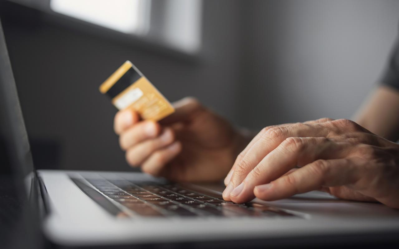 Opgepast: online oplichters zijn extra actief in december. Opgepast: online oplichters zijn extra actief in december.
