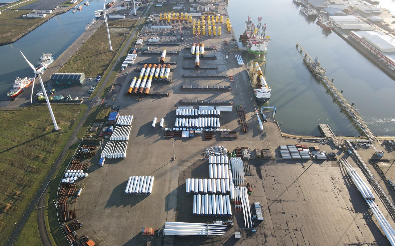 Buss Terminal in de Eemshaven speelt een belangrijke rol in het pan voor de recyclingfabriek voor rotorbladen. Foto: Koos Boertjens