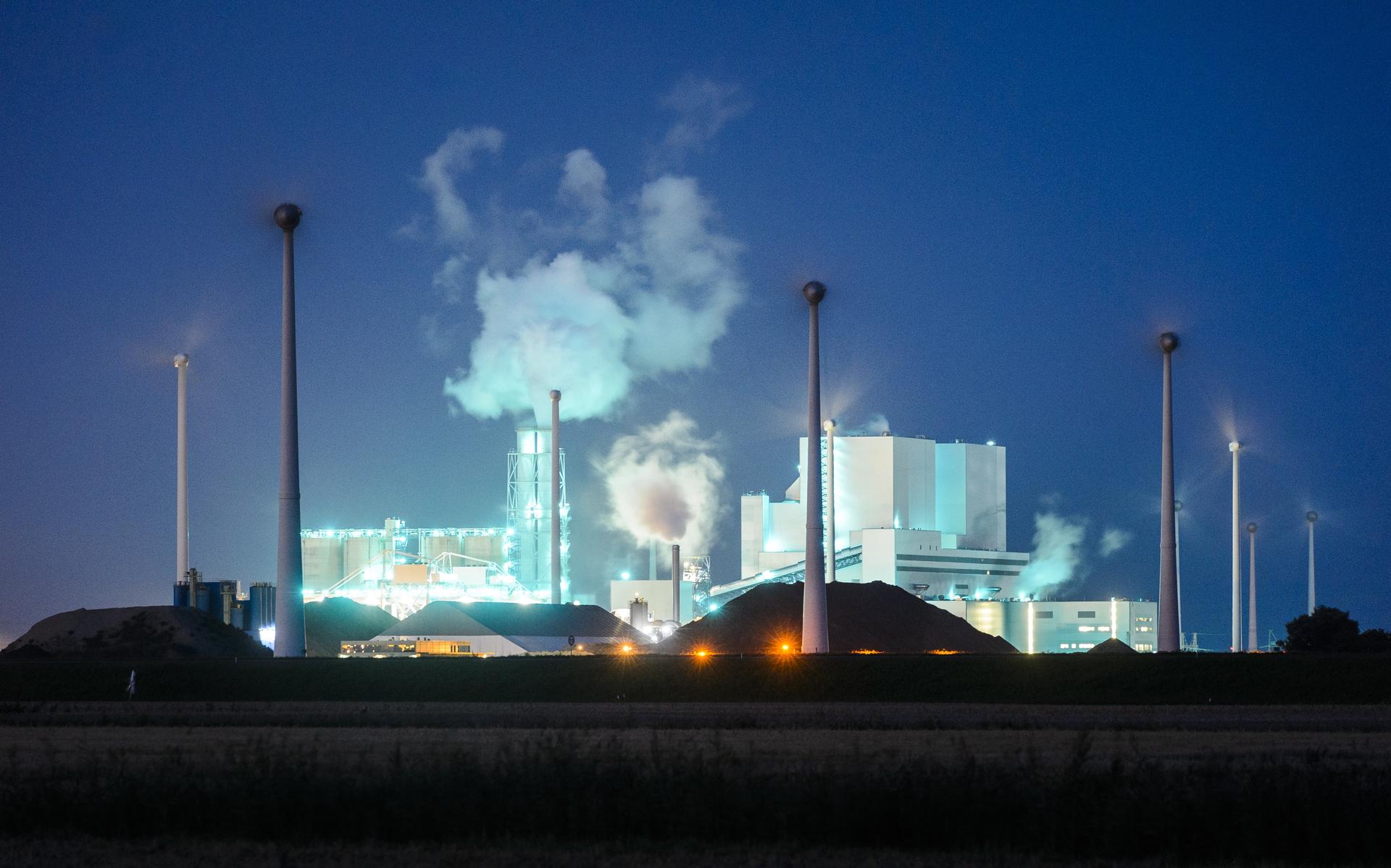 Het feit dat energiebedrijven in commerciële handen zijn gekomen, maakt Nederlanders kwetsbaar, stelt de SP.