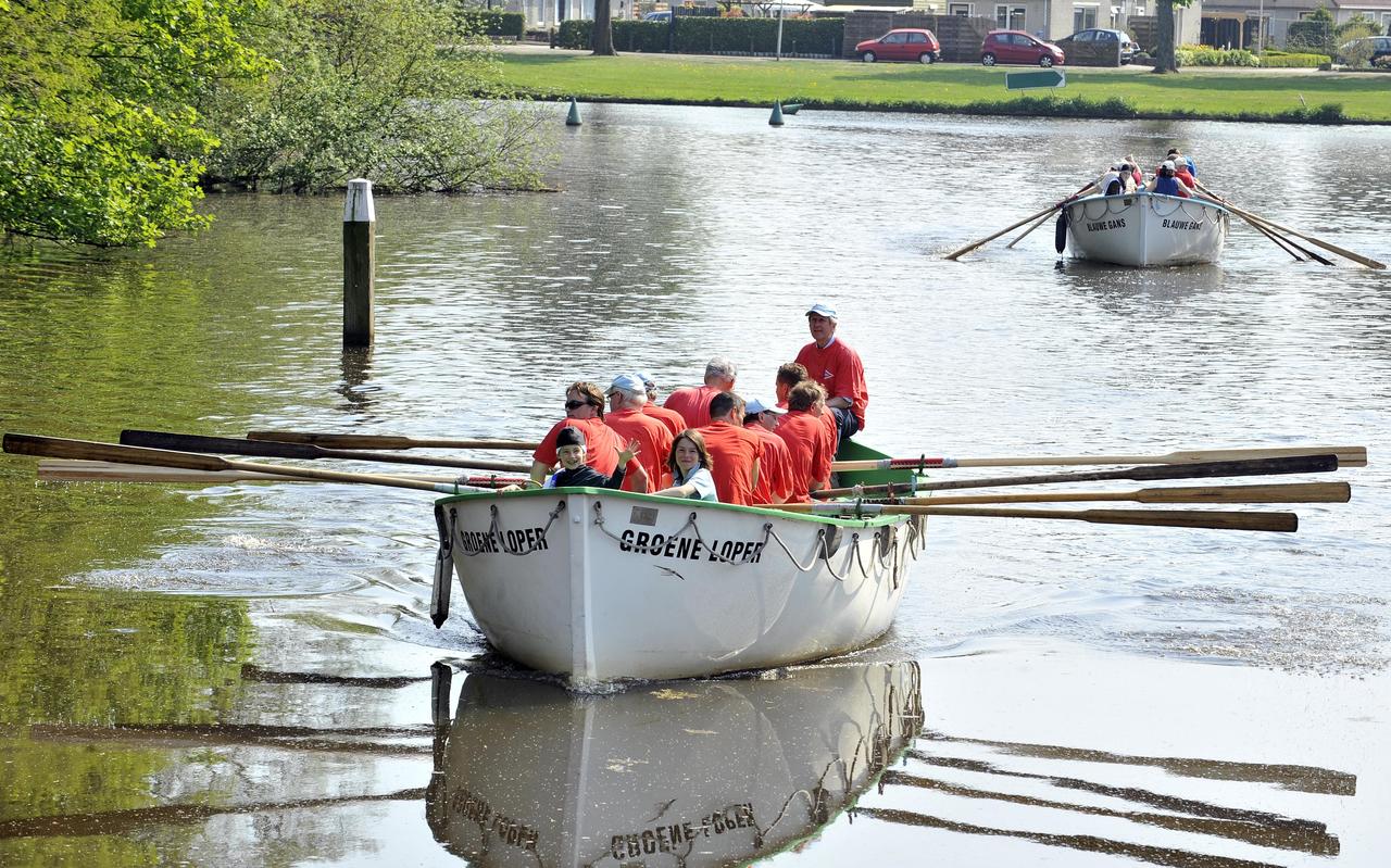 Een sloepenrace op het Alte Picardiekanaal. Een sloepenrace op het Alte Picardiekanaal.