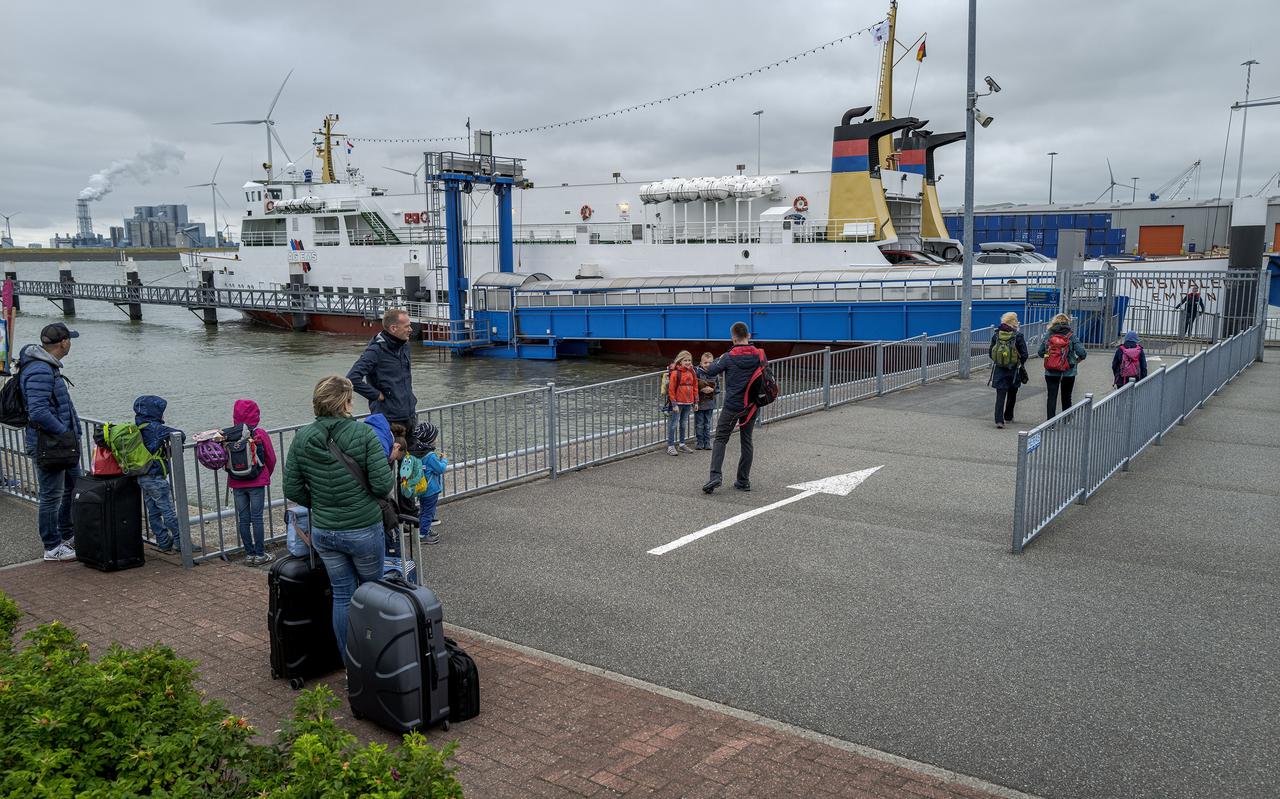 Borkum wil met bus, boot en boemeltrein meer badgasten lokken - Dagblad