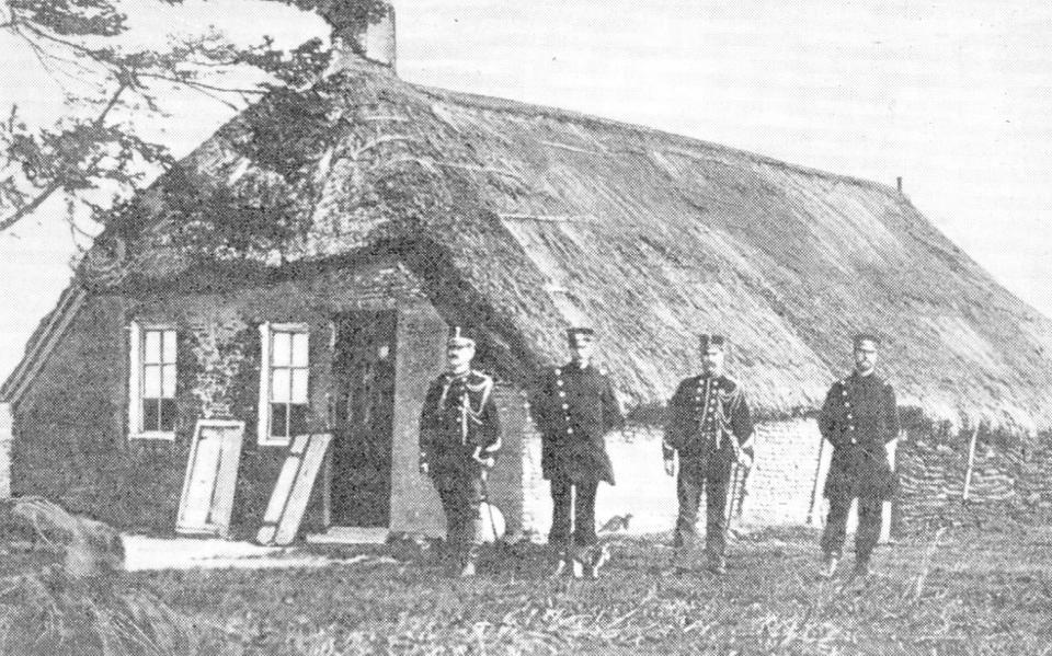 Een gruwelijke drievoudige moord in Koekangerveld. De dader ligt op het