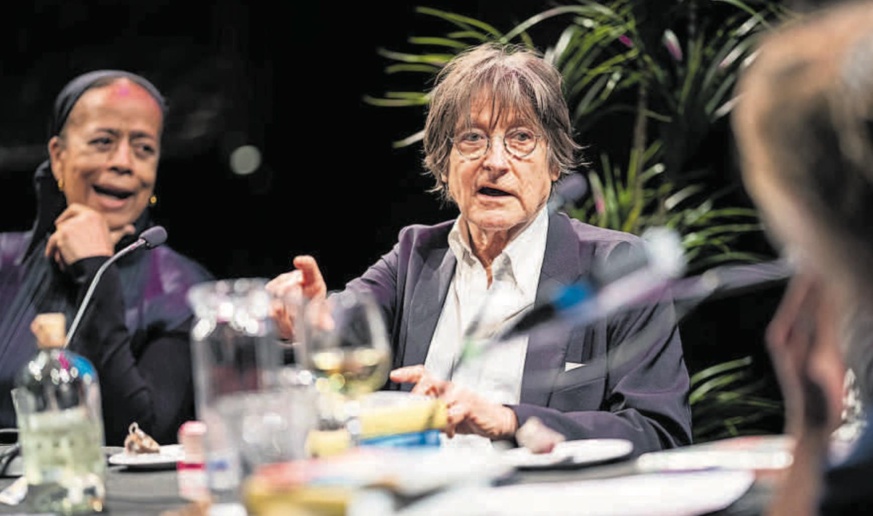 In Groningen geboren tv-maker en kunstenaar Wim T. Schippers (83) overleden. ‘Een multitalent is nie