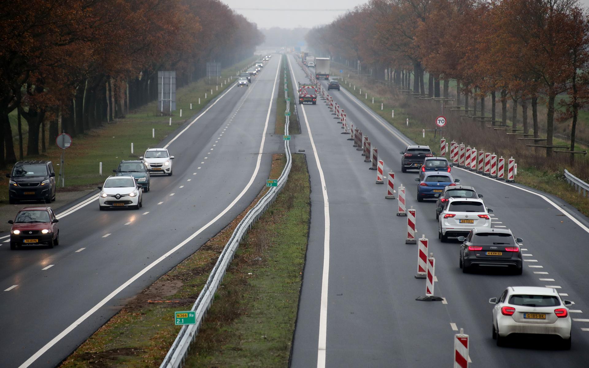 De provinciale weg N366 werd ten behoeve van de veiligheid verdubbeld tussen Veendam Pekela