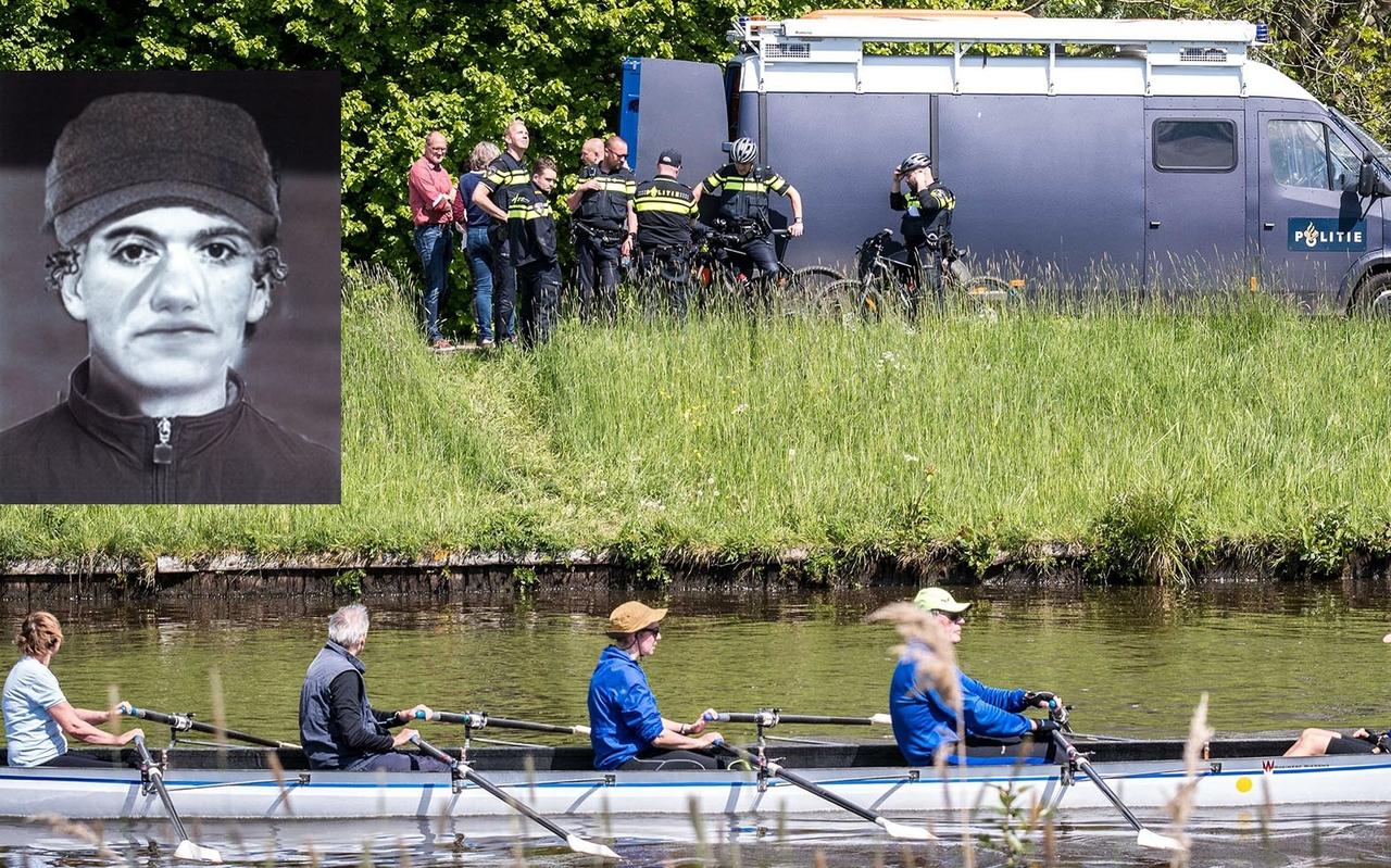 De zoektocht van de politie in het Reitdiep naar het moordwapen waarmee Hidde Bergman om het leven is gebracht. De inzet is een compositietekening van de verdachte. De zoektocht van de politie in het Reitdiep naar het moordwapen waarmee Hidde Bergman om het leven is gebracht. De inzet is een compositietekening van de verdachte.