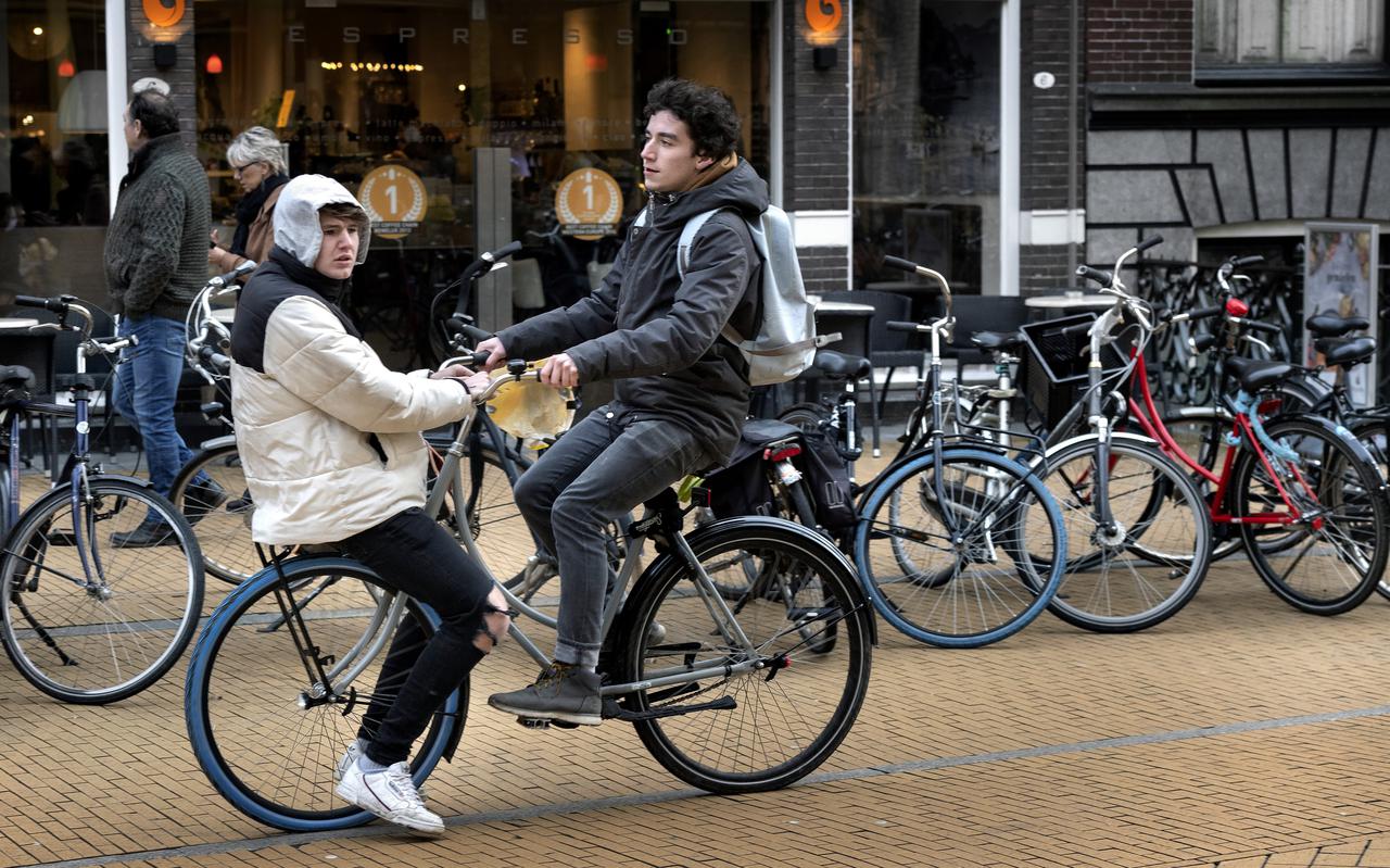 Op te slaan Losjes Tenen Herenfiets verdwijnt uit Groninger straatbeeld: 'Mannen en vrouwen kopen  een fiets die bij hun lifestyle past' - Dagblad van het Noorden