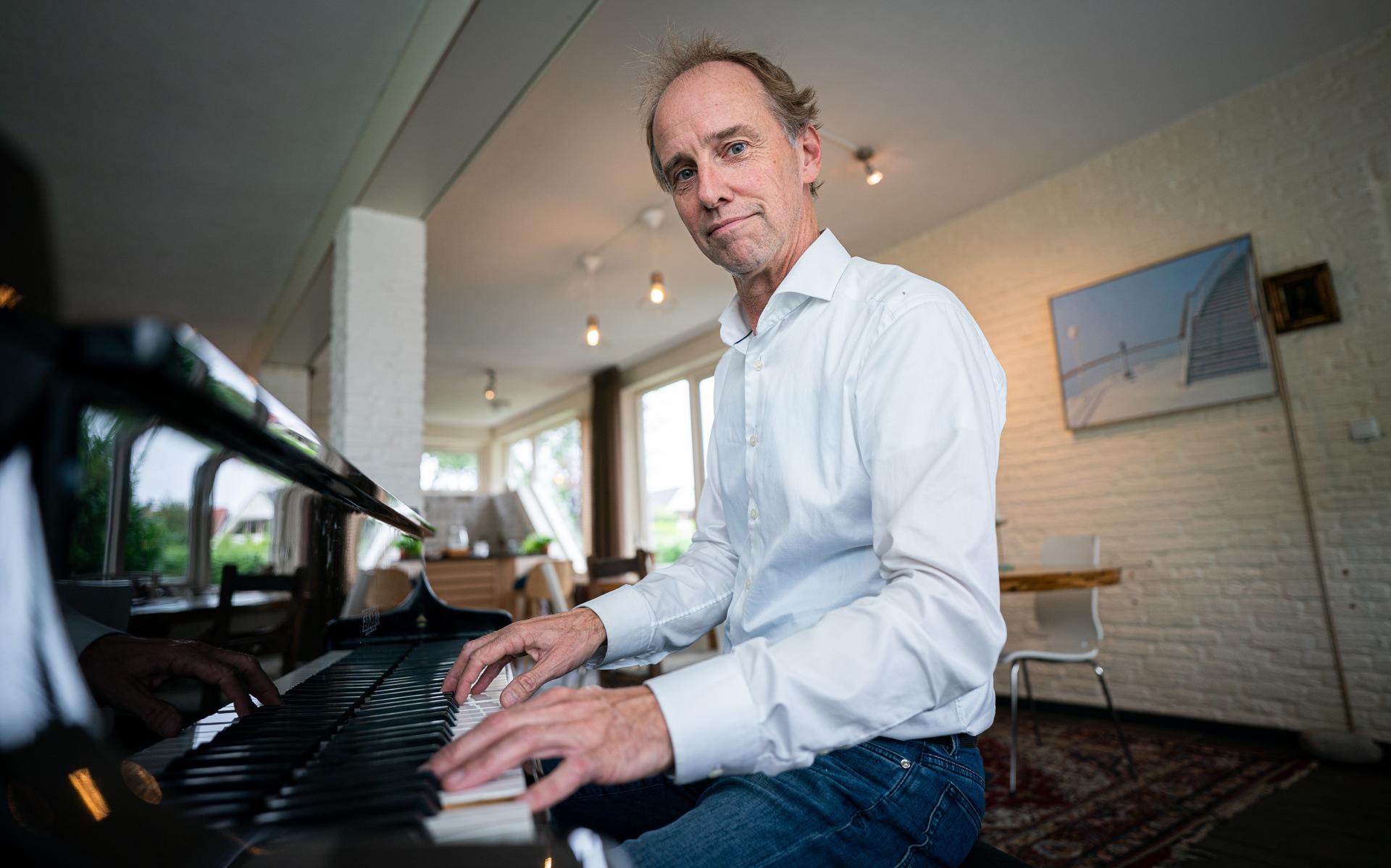 De bekende zanger en cabaretier Henk Lagerweij overleed in 2017; dat zijn liedjes nog altijd goed in