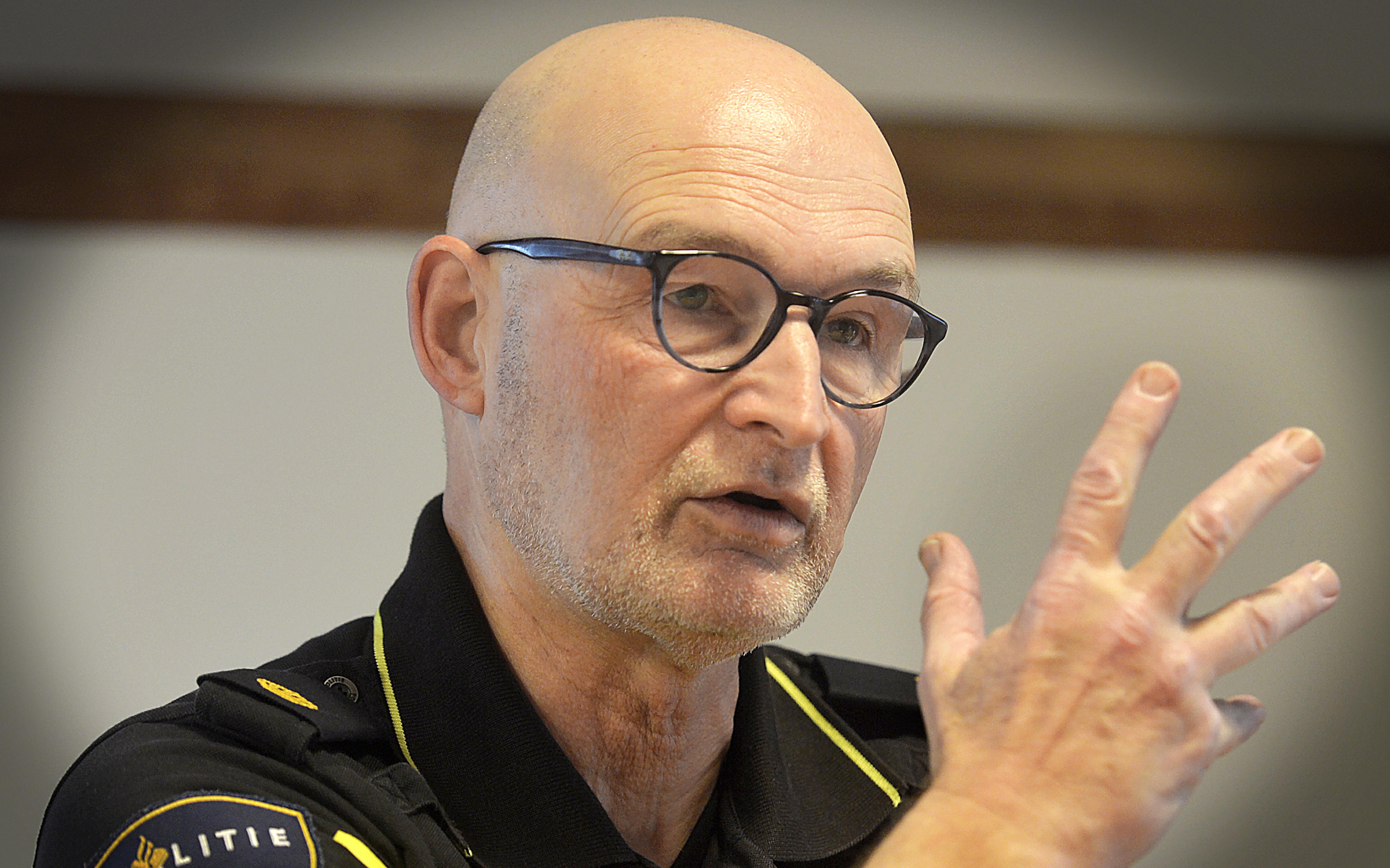Ernest Zinsmeyer uit Emmen na bijna halve eeuw weg bij de politie ...