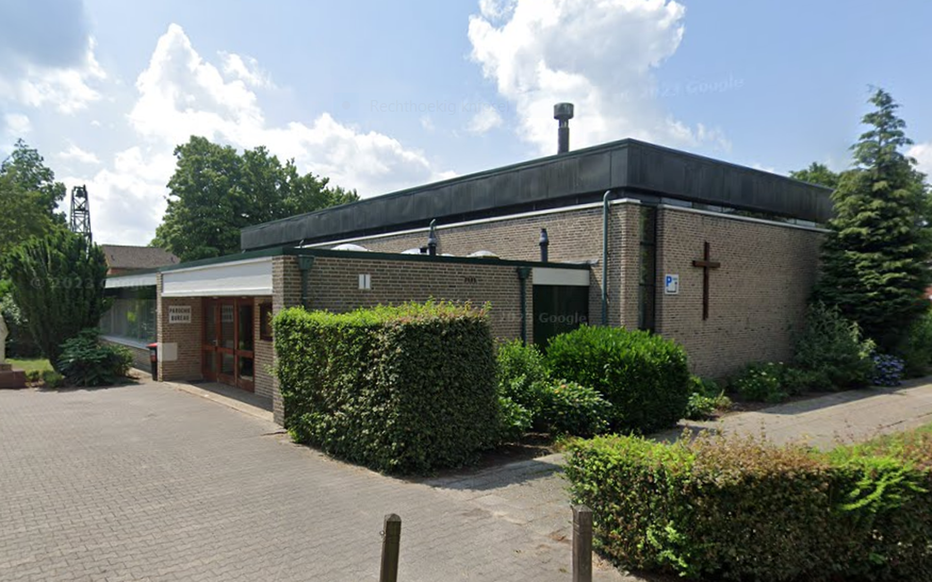 Huisartsenpraktijk trekt in katholieke kerk Zwartemeer. Kerkgangers verhuizen naar pastorie