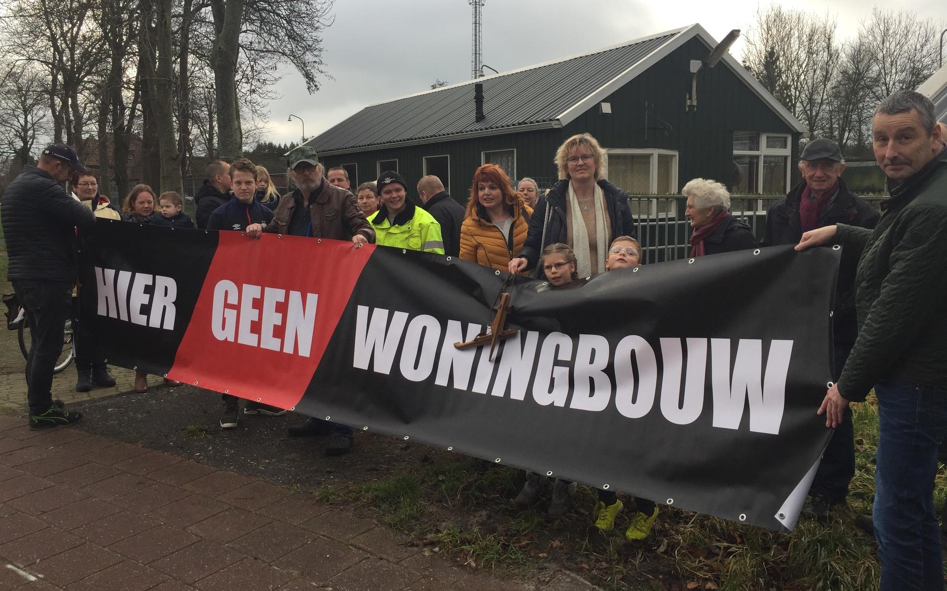 IJsbaan Tolbert blijft op bestaande plek: omstreden huizenbouwplan niet haalbaar - Dagblad van het N