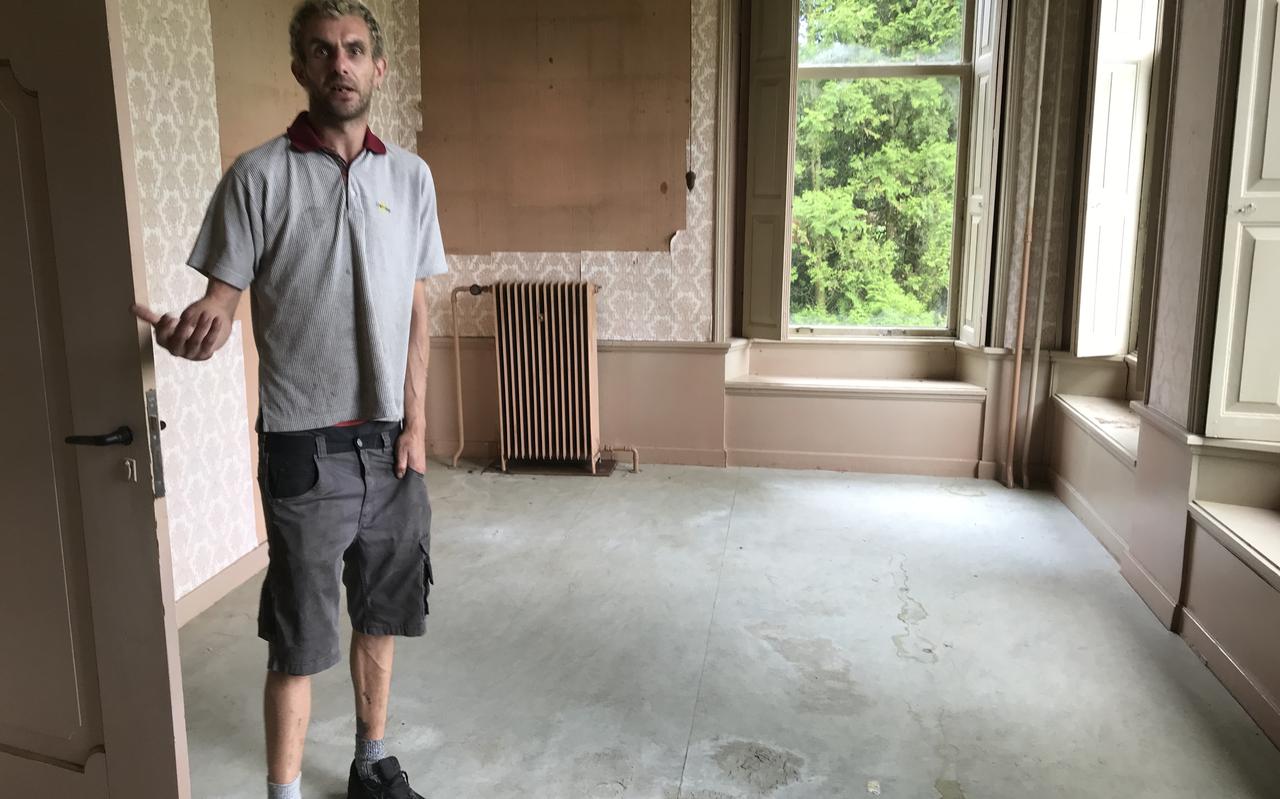 Kraker Jan in één van de kamers van huize Tocama in Uithuizen.