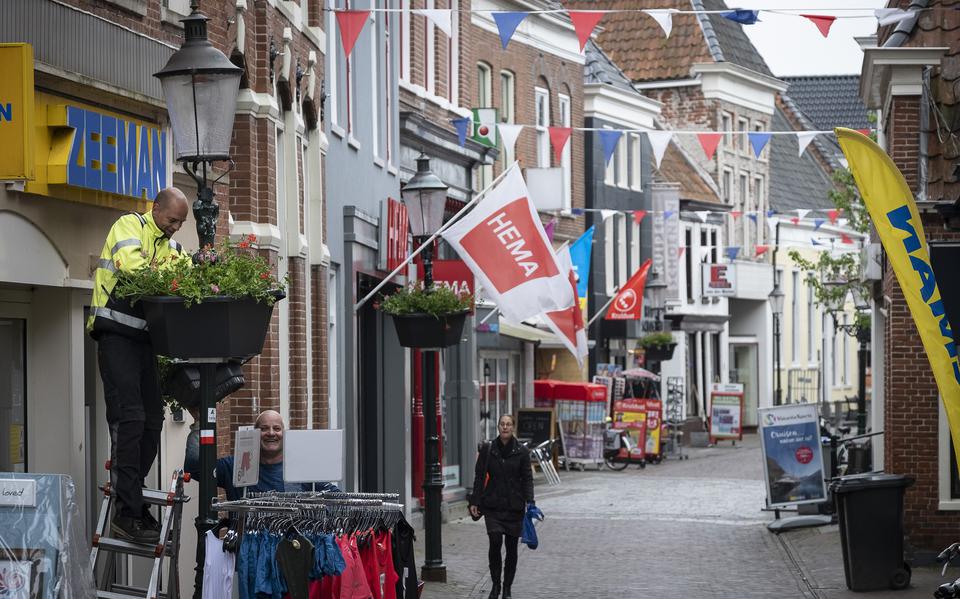De Dijkstraat in Appingedam is een van de grote winkelstraten in de stad. 