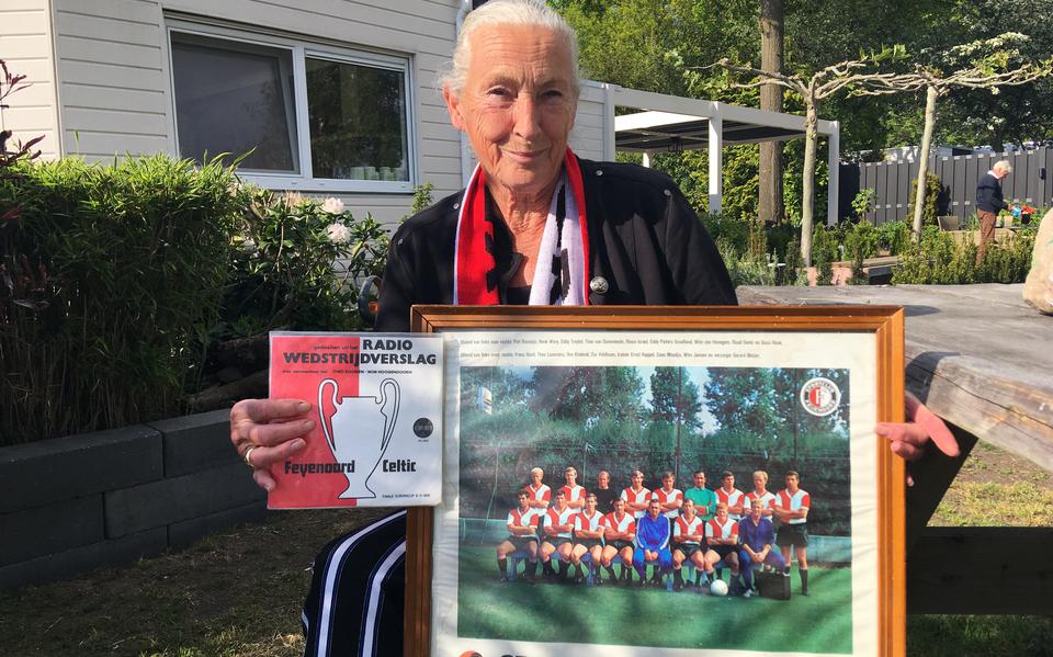 Elly Rodenburg, al 70 jaar Feyenoord-supporter. Toen ze 4 jaar oud was, ging ze voor het eerst naar De Kuip. 