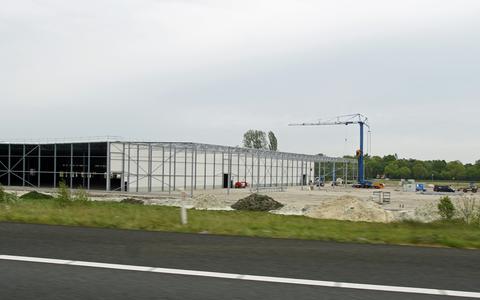 Muelink & Grol (M&G Group) bouwt in Assen Zuid langs de A28 een enorme fabriekshal van 36.000 vierkante meter.                               