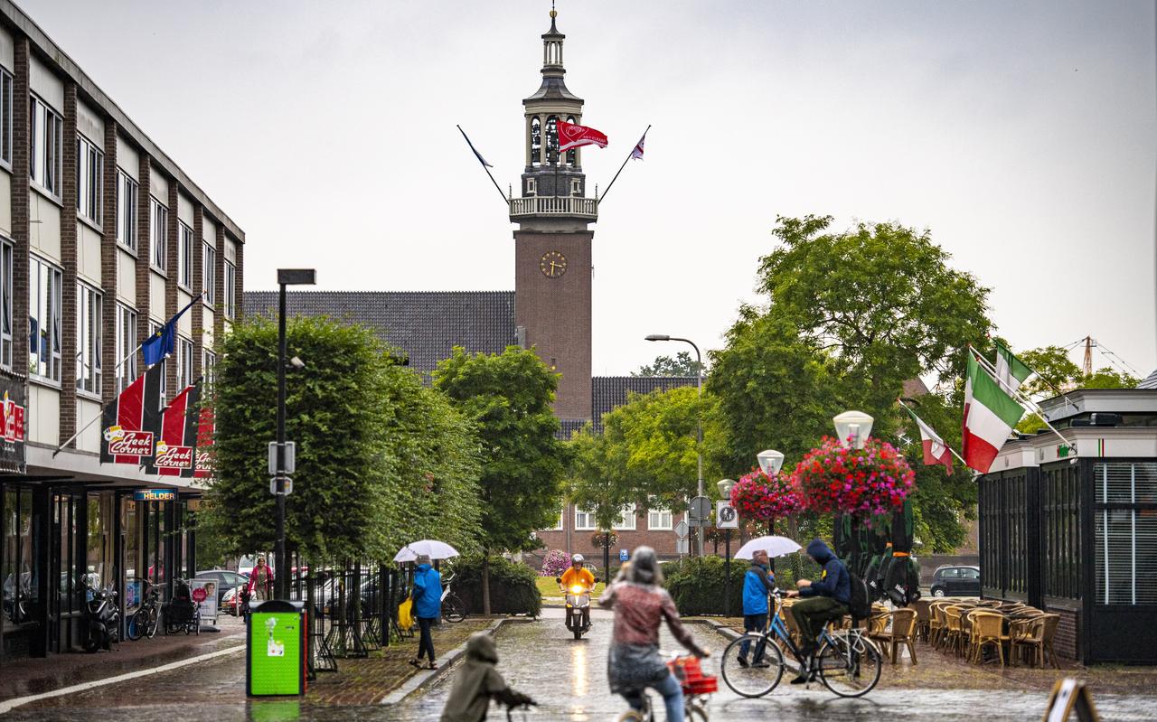 Hoogeveen zoekt vier nieuwe wethouders van buiten voor een zakencollege. Hoogeveen zoekt vier nieuwe wethouders van buiten voor een zakencollege.