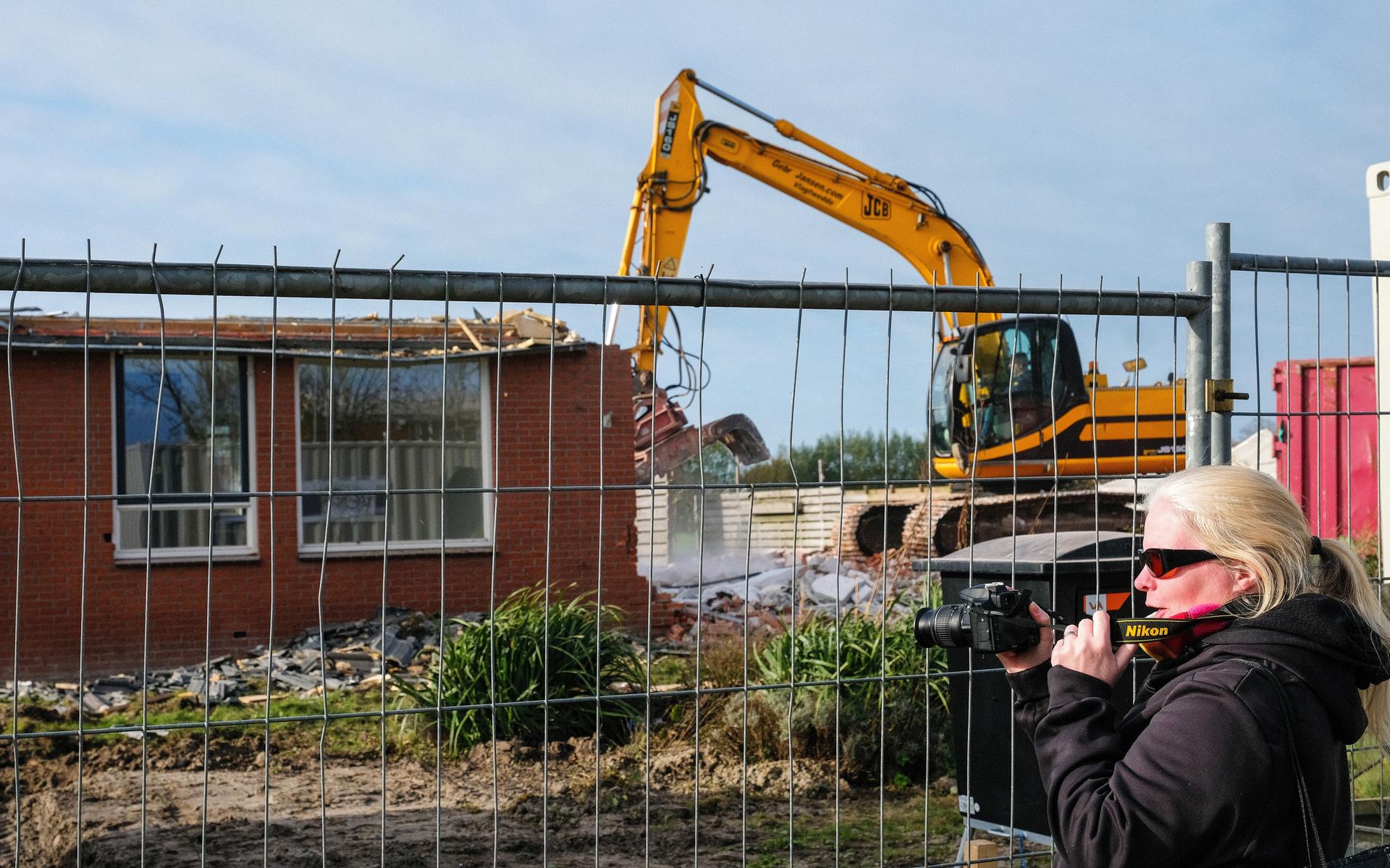 Huiseigenaren Overschild moeten geld toeleggen en klussen noodgedwongen mee om kosten van herbouw te