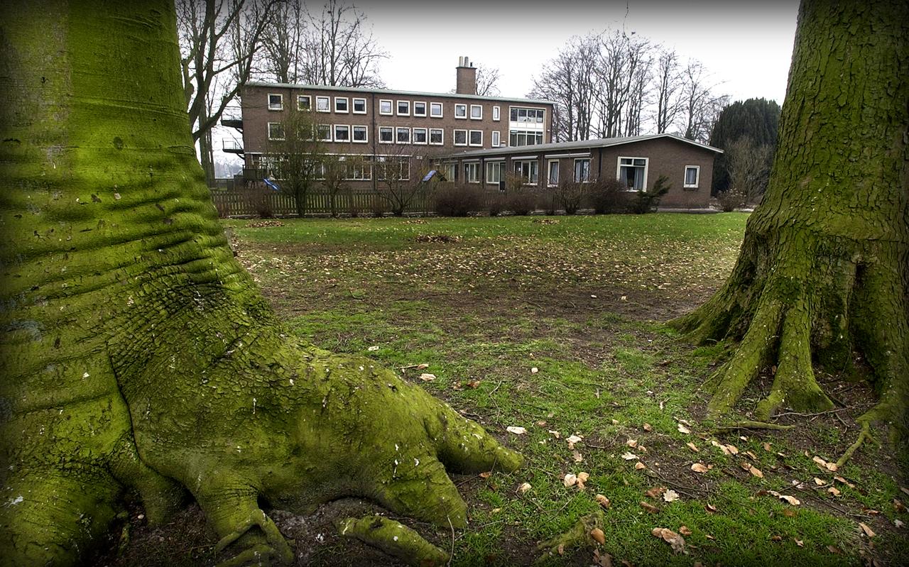 Het eind jaren vijftig gebouwde pand De Breehof in Nieuw-Amterdam wordt voor zo'n drie miljoen euro bij de tijd gebracht. Het eind jaren vijftig gebouwde pand De Breehof in Nieuw-Amterdam wordt voor zo'n drie miljoen euro bij de tijd gebracht.