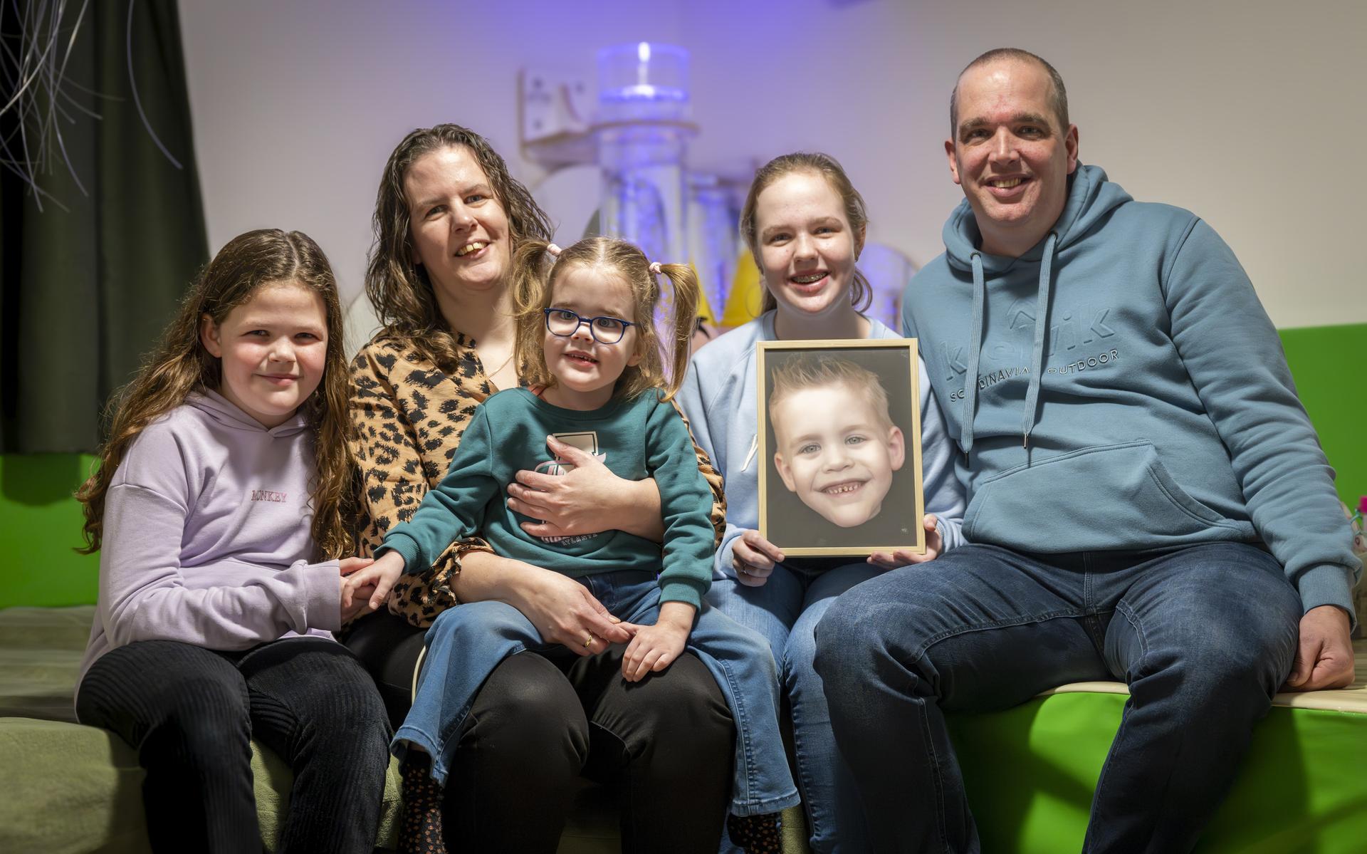 De loodzware tijd van het gezin Louwes uit Nieuw-Weerdinge. Ook dochtertje Chloë wordt niet oud. 'So
