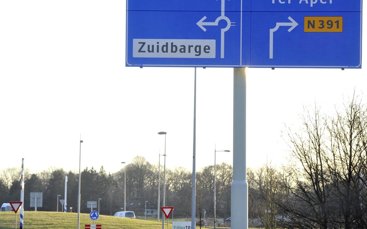De Rietlanden ontstond in de jaren tachtig en is met ruim tienduizend inwoners de grootste wijk van Emmen. De Rietlanden ontstond in de jaren tachtig en is met ruim tienduizend inwoners de grootste wijk van Emmen.