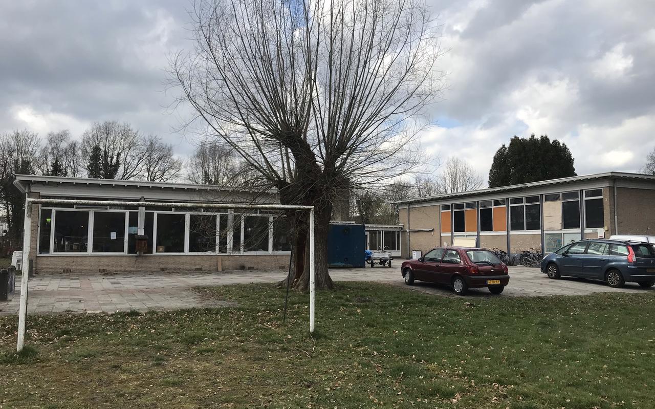 In de gebouwen van de vroegere Bladergroenschool in Paterswolde wonen nu nog 20 tot 25 kraakwachten via leegstandbeheerder Carex.