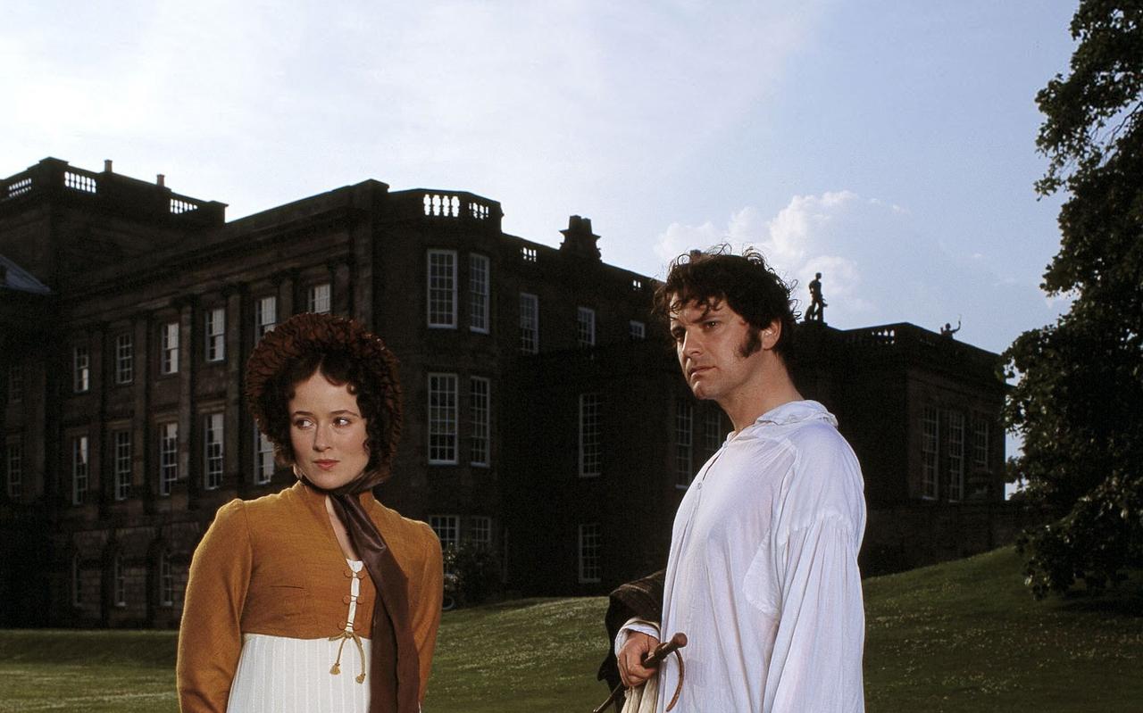 Colin Firth komt als Mr. Darcy vers uit de zwemvijver als hij Lizzy Bennet (Jennifer Ehle) ontmoet in de mini-serie Pride and Prejudice. Opmerkelijk: de iconisch geworden vijverscène zit niet in het oorspronkelijke boek van Jane Austen. Colin Firth komt als Mr. Darcy vers uit de zwemvijver als hij Lizzy Bennet (Jennifer Ehle) ontmoet in de mini-serie Pride and Prejudice. Opmerkelijk: de iconisch geworden vijverscène zit niet in het oorspronkelijke boek van Jane Austen.
