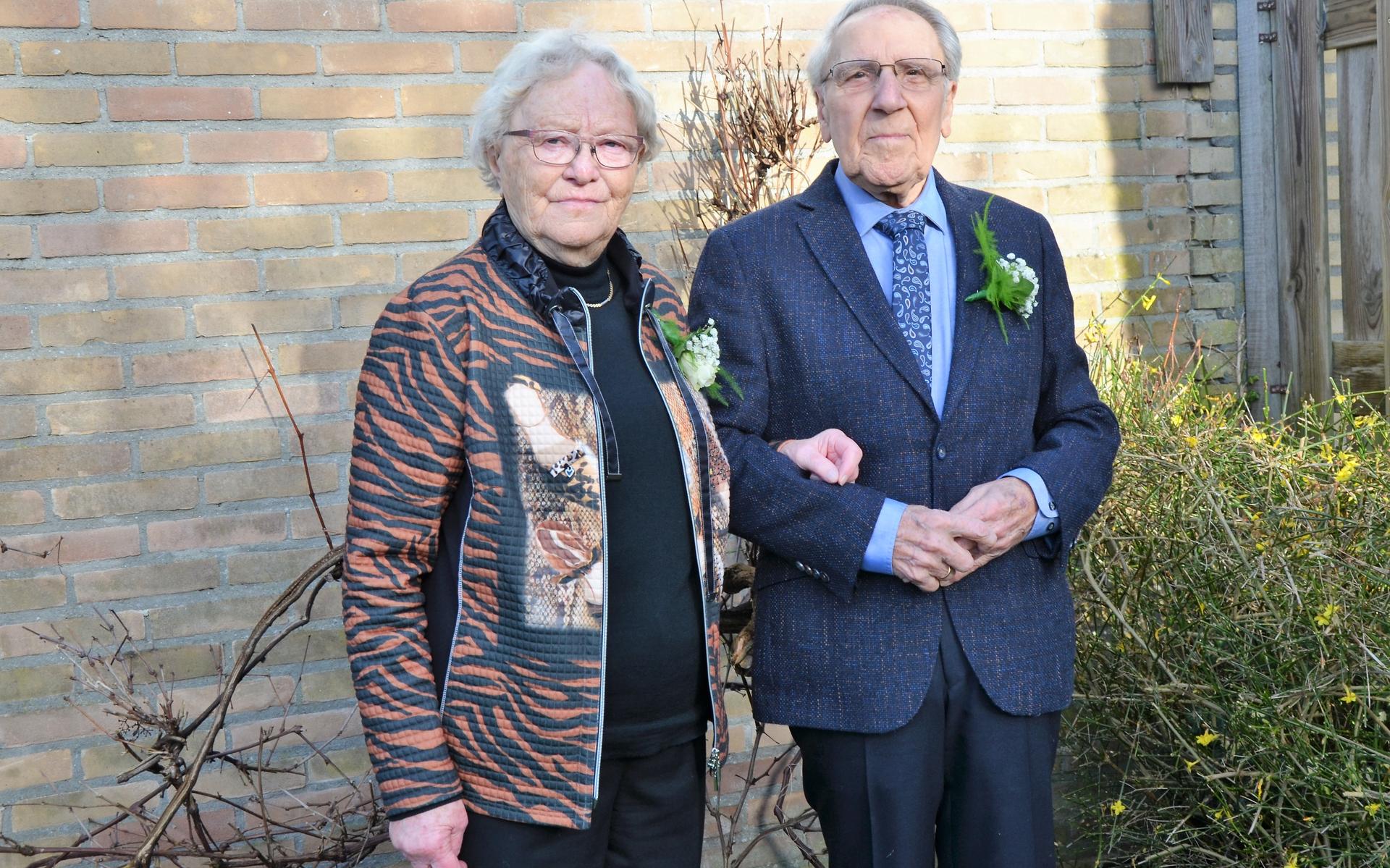 Jan Meint en Jannie te Velde uit Stadskanaal zijn 65 jaar getrouwd. 