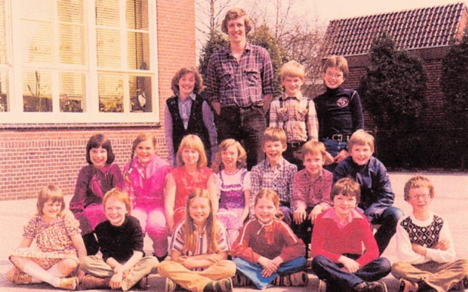 Oud-leraar Ton van Sprundel en -leerling Els Stratingh van Dr. D. Bosschool in Nieuwe Pekela organis
